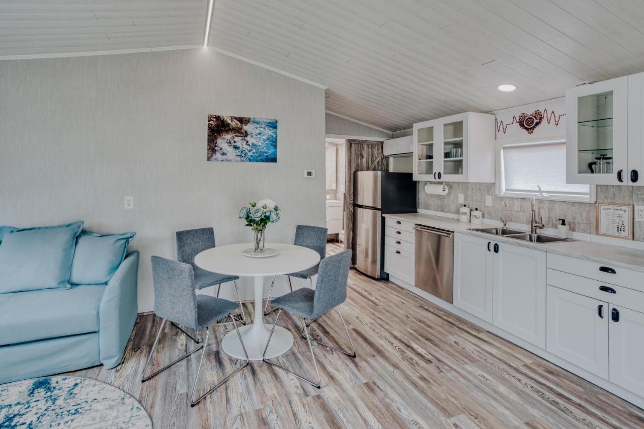 Modern & Cozy Stand-Alone Apartment - Perfect Stay Painted Post Exterior foto